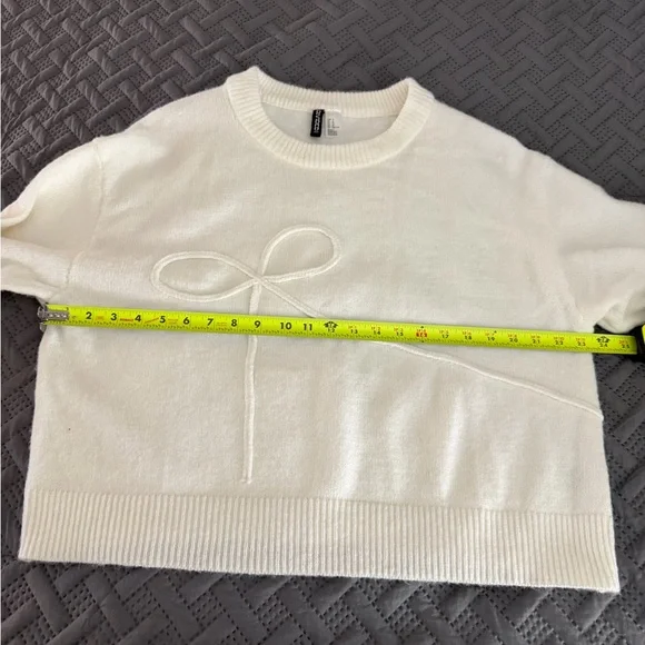 H&M White Sweater with Elegant Bow Accent - Picture 7 of 13